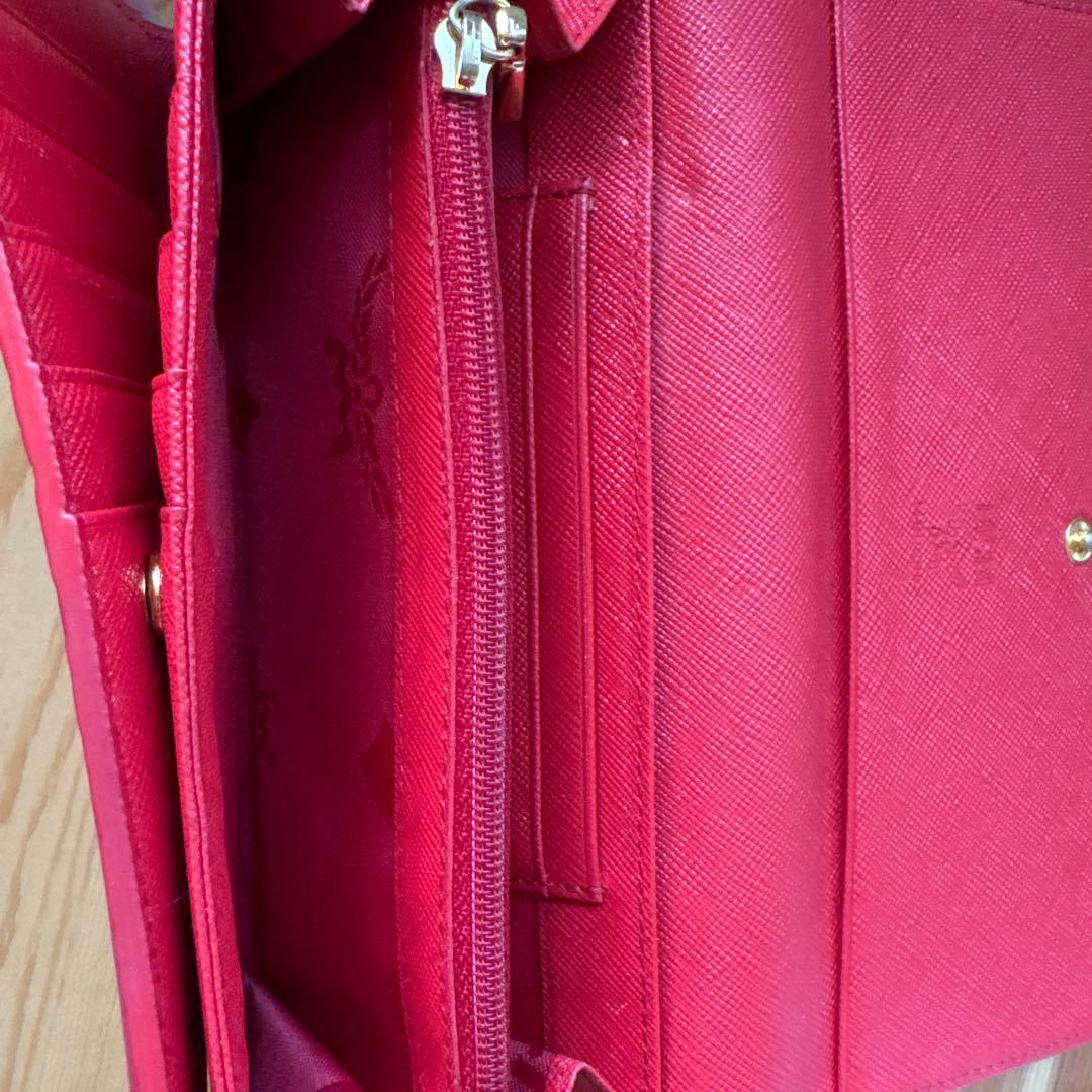 MCM赤レザー.ロゴ型押し箱あり三つ折り長財布.財布.韓国 - メルカリ